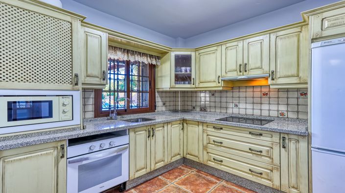 Image No.33-8 Bed Country House for sale