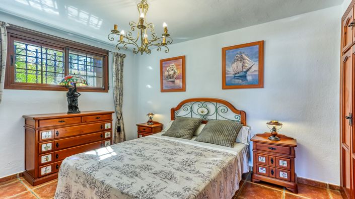 Image No.34-8 Bed Country House for sale