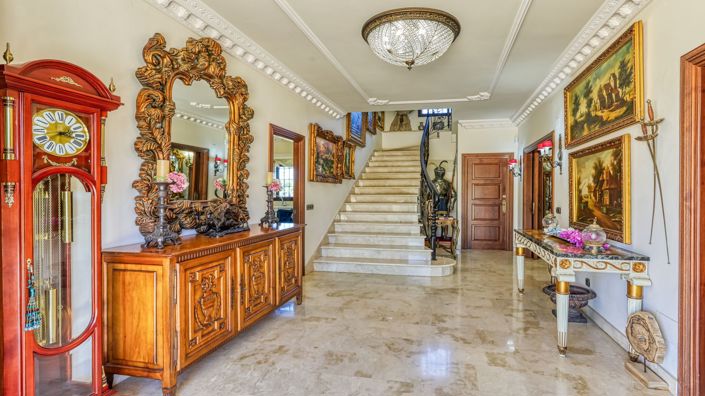 Image No.9-8 Bed Country House for sale