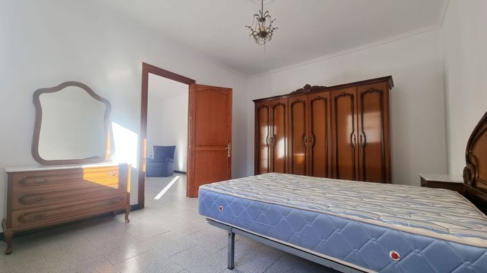 Image No.12-4 Bed Townhouse for sale