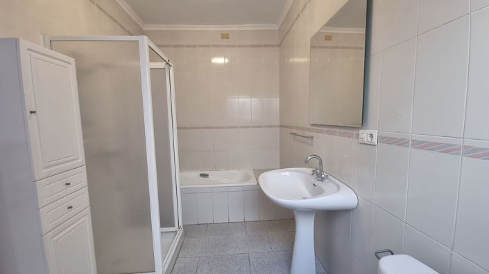 Image No.17-4 Bed Townhouse for sale