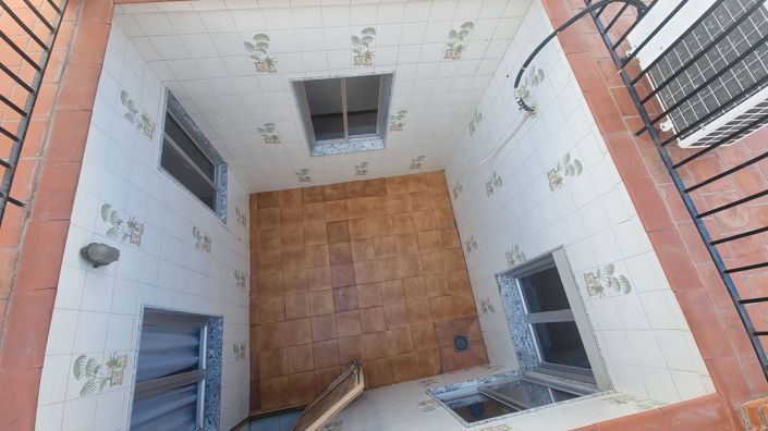 Image No.2-4 Bed Townhouse for sale