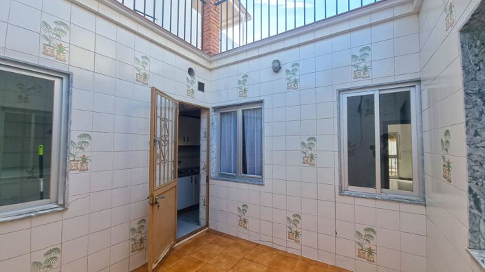 Image No.8-4 Bed Townhouse for sale