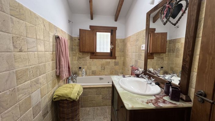 Image No.26-5 Bed Country House for sale