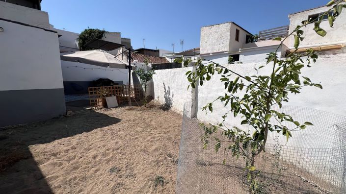 Image No.15-5 Bed Townhouse for sale