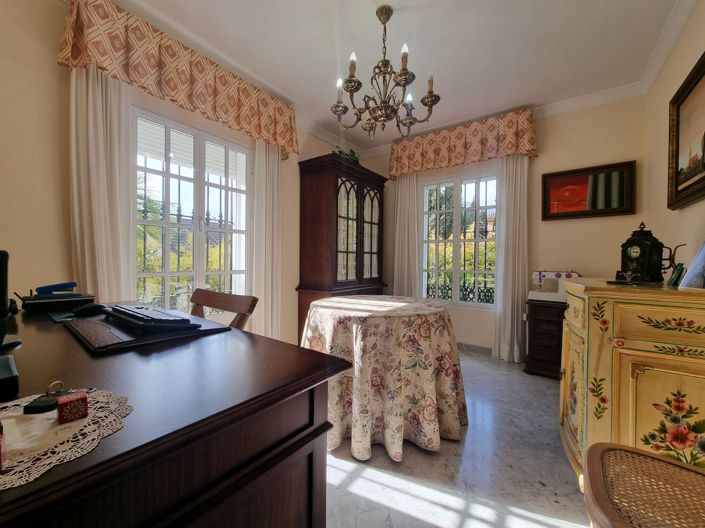 Image No.10-9 Bed Country House for sale