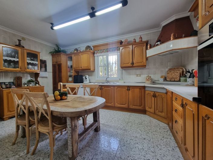 Image No.13-9 Bed Country House for sale