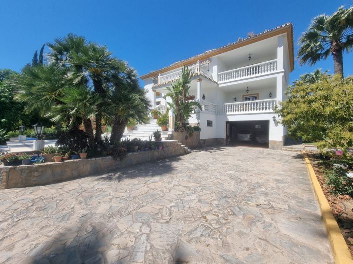 Image No.23-9 Bed Country House for sale