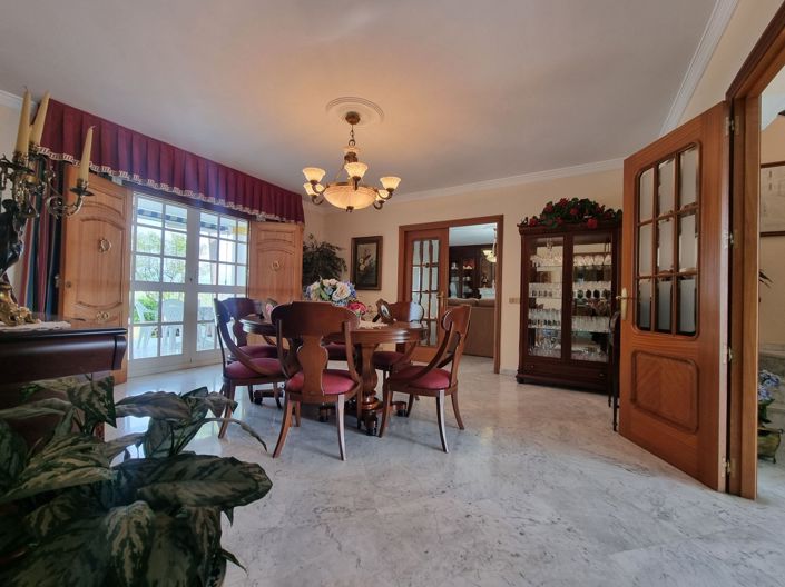 Image No.8-9 Bed Country House for sale