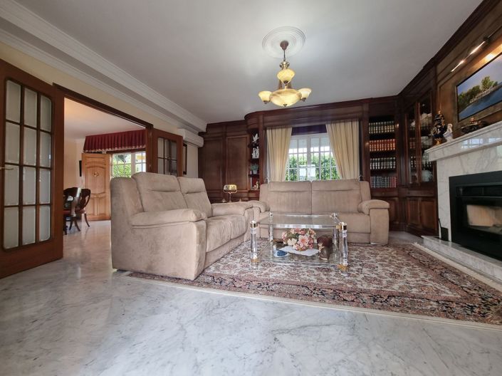 Image No.9-9 Bed Country House for sale