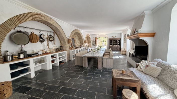 Image No.11-6 Bed Country House for sale