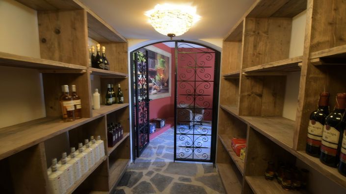 Image No.20-6 Bed Country House for sale