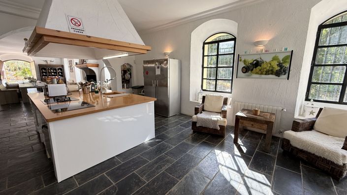 Image No.10-6 Bed Country House for sale