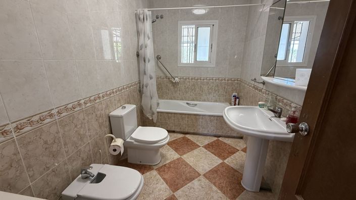 Image No.13-3 Bed Country House for sale