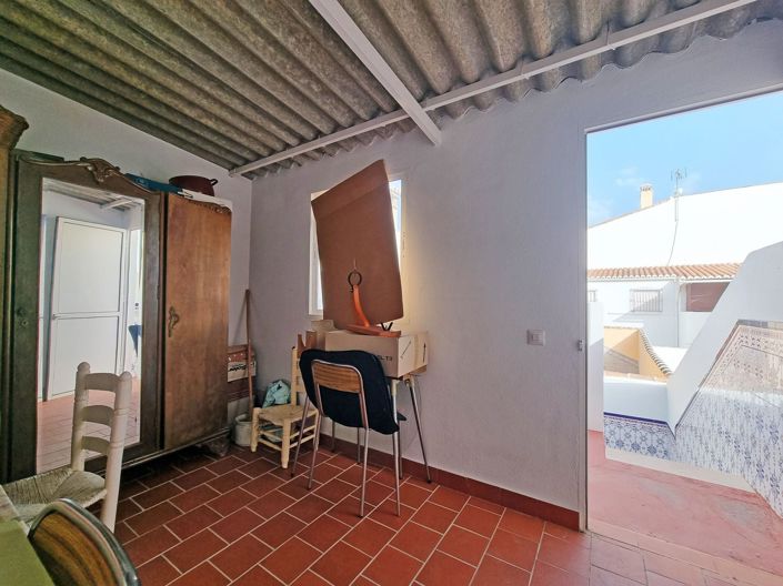 Image No.12-2 Bed Townhouse for sale