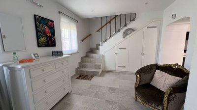 6cff1fee7a300a39bba83a1cf8f5246578046d03880