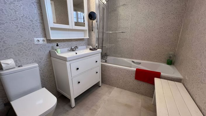 Image No.20-4 Bed Townhouse for sale