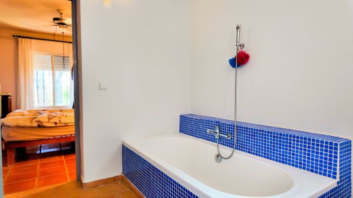 Image No.14-3 Bed Country House for sale