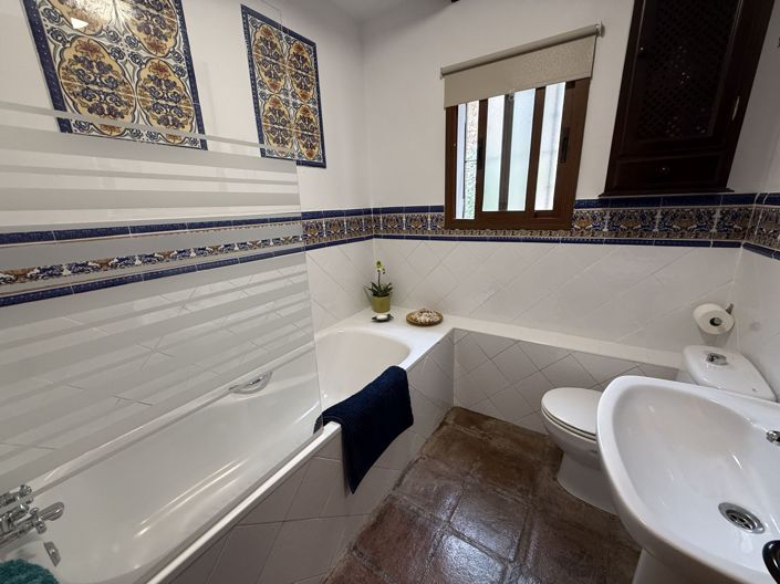 Image No.18-3 Bed Townhouse for sale