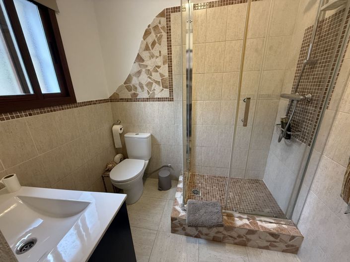 Image No.19-3 Bed Townhouse for sale