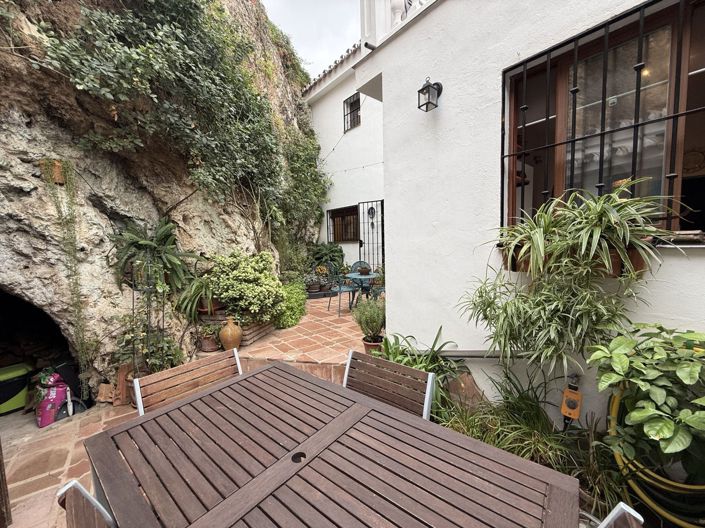 Image No.24-3 Bed Townhouse for sale