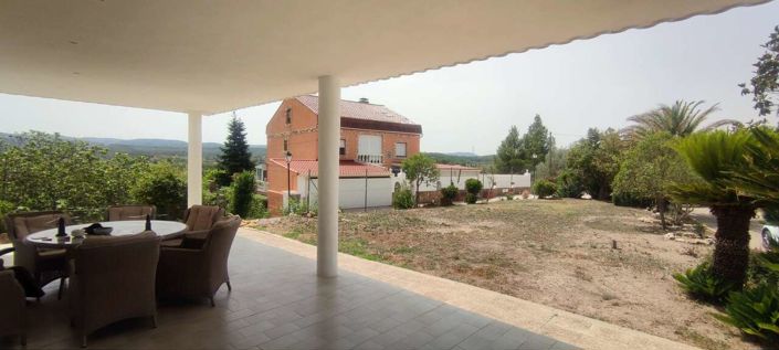 Image No.13-9 Bed Commercial for sale