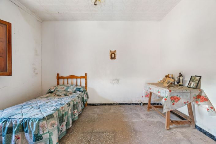 Image No.12-4 Bed Country House for sale