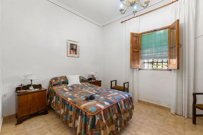 Image No.7-4 Bed Country House for sale