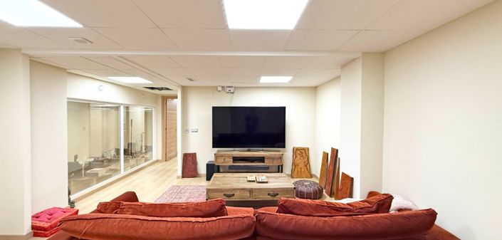 Image No.11-1 Bed Commercial for sale