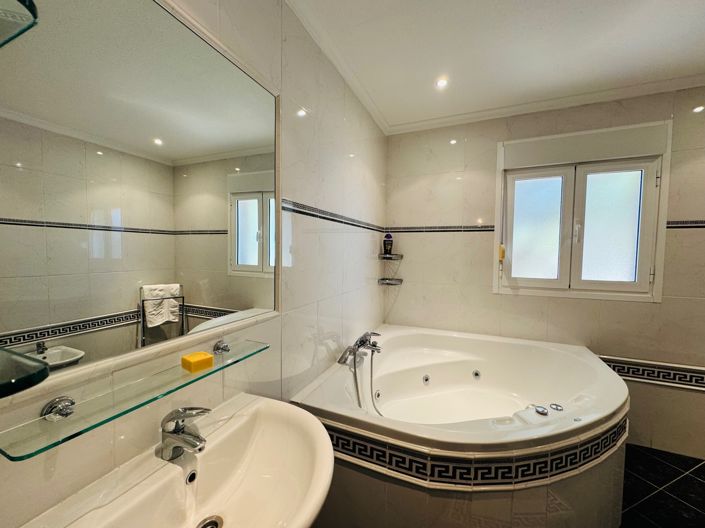 Image No.23-5 Bed Villa for sale