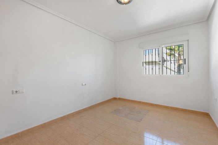 Image No.28-5 Bed Villa for sale