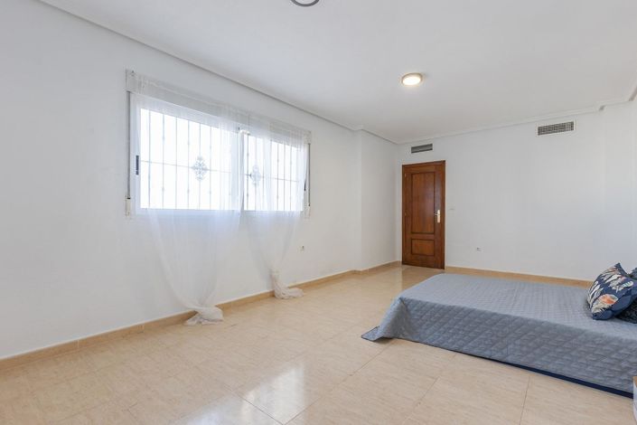 Image No.33-5 Bed Villa for sale