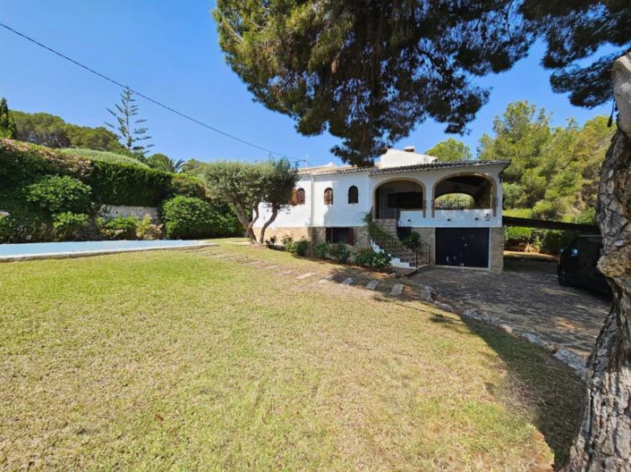 Image No.1-6 Bed Villa for sale