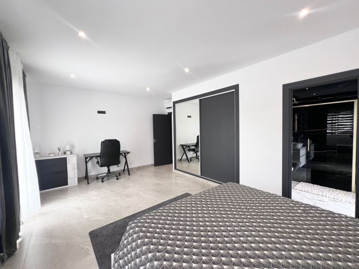 Image No.19-4 Bed Villa for sale