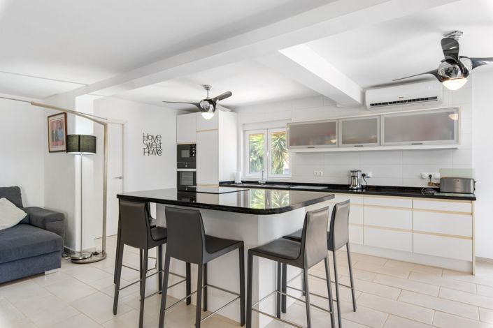 Image No.10-4 Bed Country House for sale