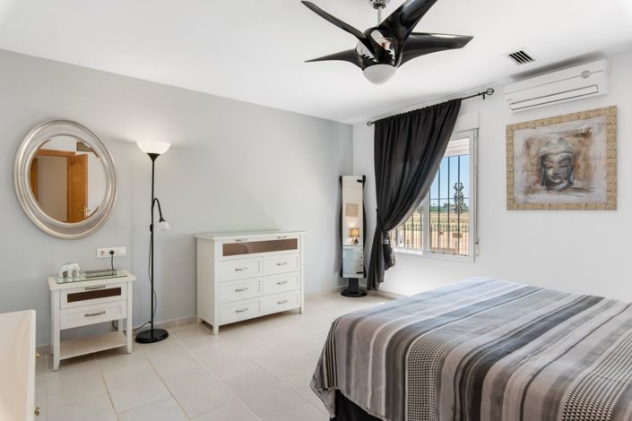 Image No.17-4 Bed Country House for sale