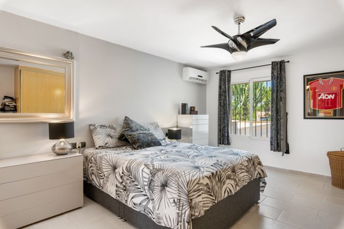 Image No.19-4 Bed Country House for sale