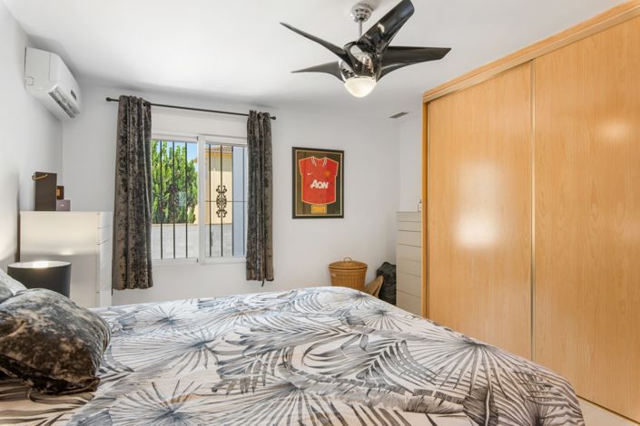 Image No.20-4 Bed Country House for sale