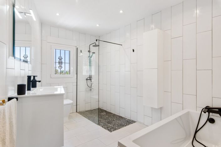 Image No.22-4 Bed Country House for sale