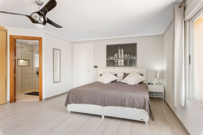 Image No.24-4 Bed Country House for sale