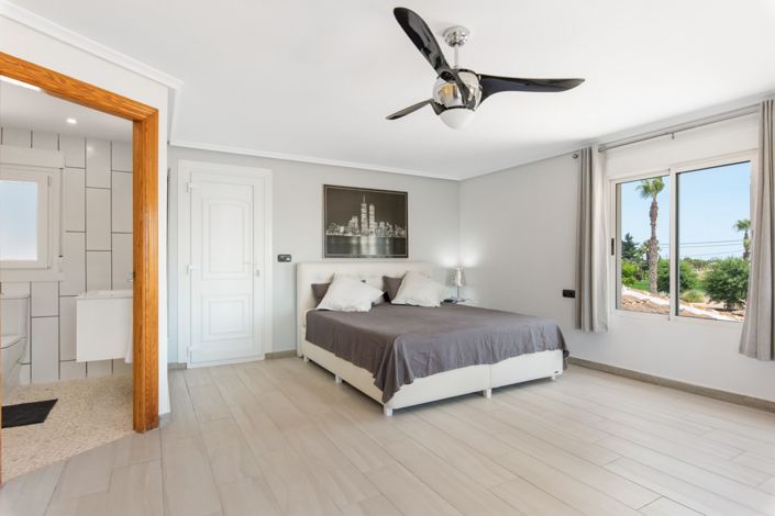 Image No.25-4 Bed Country House for sale