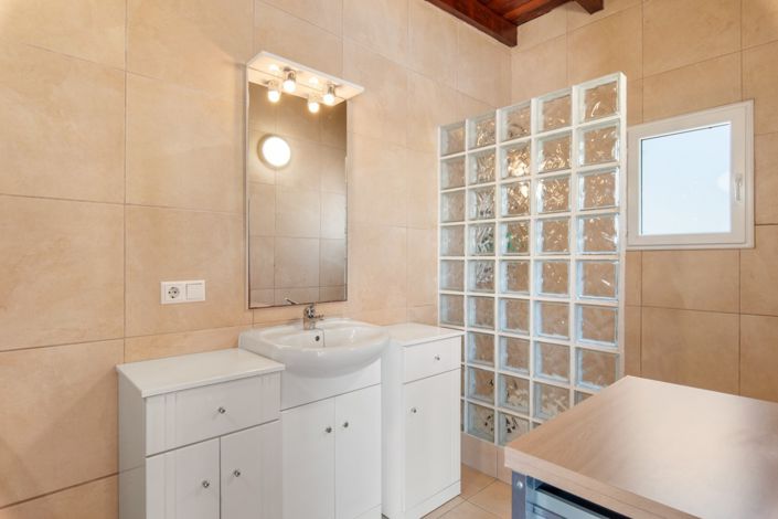 Image No.46-4 Bed Country House for sale