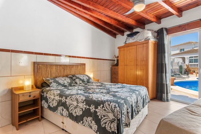 Image No.50-4 Bed Country House for sale