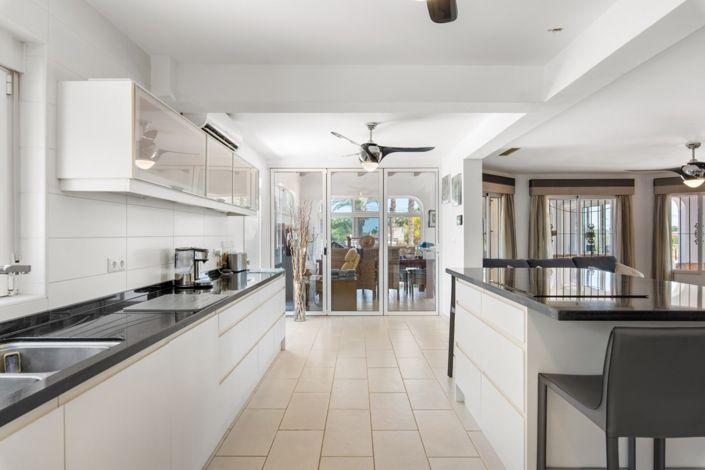 Image No.9-4 Bed Country House for sale