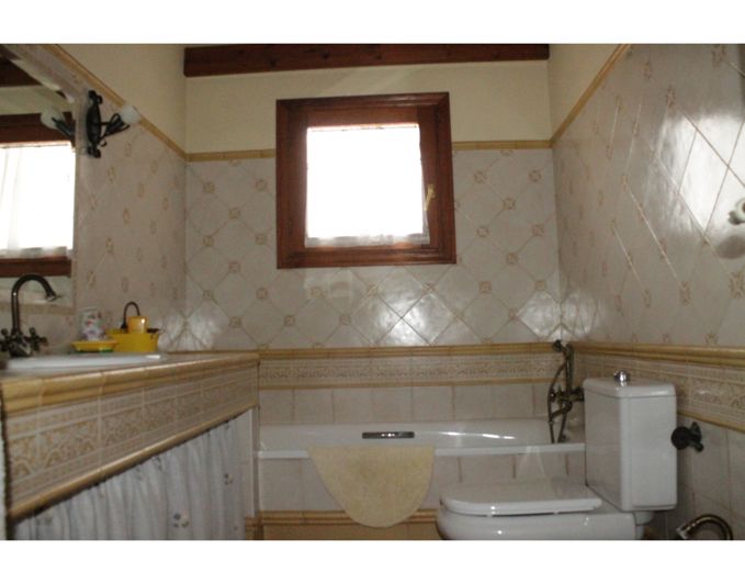 Image No.20-5 Bed Townhouse for sale