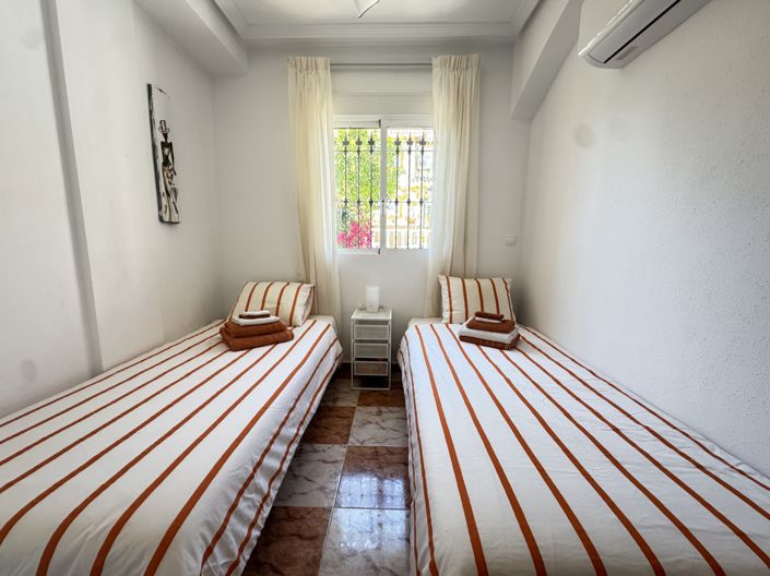 Image No.12-3 Bed Townhouse for sale