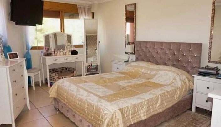 Image No.12-3 Bed Townhouse for sale