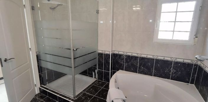 Image No.24-4 Bed Villa for sale