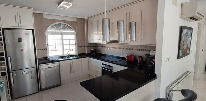 Image No.3-4 Bed Villa for sale