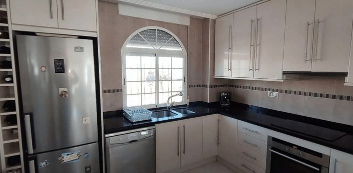 Image No.9-4 Bed Villa for sale